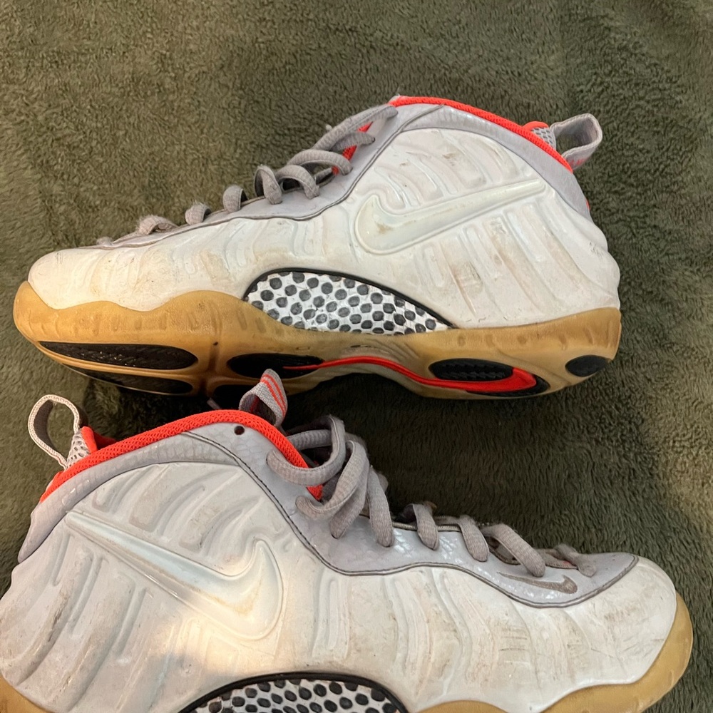 Foam posits.  Gray and Orange High-Top Athletic Sneakers - Picture 2 of 2